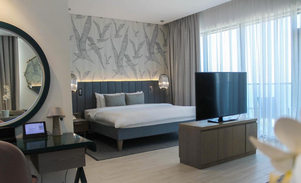C Central Hotel And Resort The Palm Dubai Esterno foto A room at the hotel