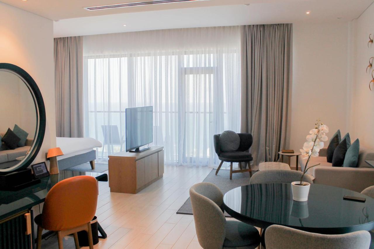 C Central Hotel And Resort The Palm Dubai Esterno foto The hotel's living room