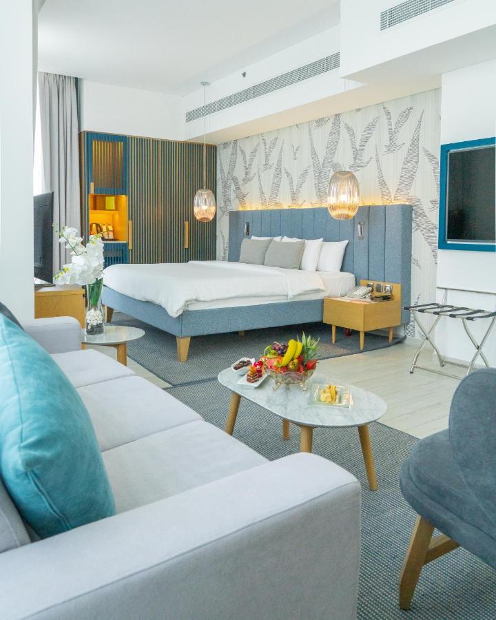 C Central Hotel And Resort The Palm Dubai Esterno foto A room at the hotel