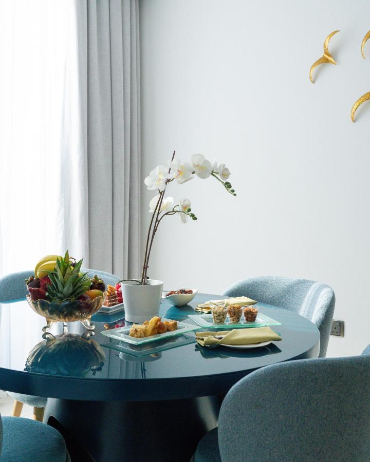C Central Hotel And Resort The Palm Dubai Esterno foto A table set for breakfast at the hotel