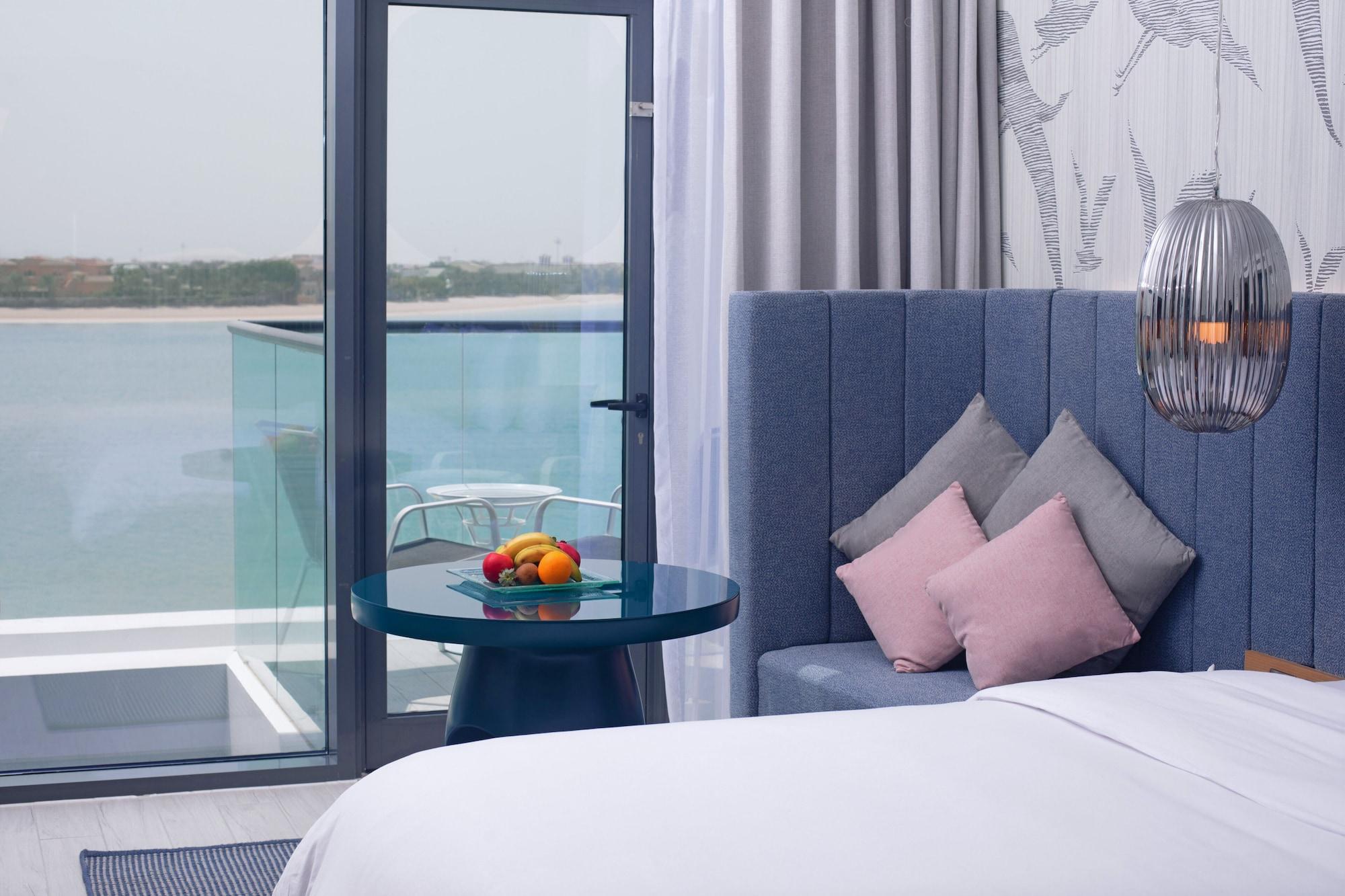 C Central Hotel And Resort The Palm Dubai Esterno foto A room at the hotel