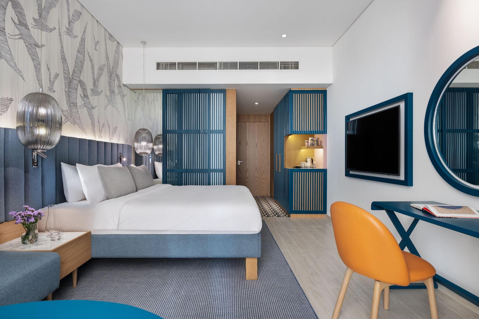 C Central Hotel And Resort The Palm Dubai Esterno foto A room at the hotel