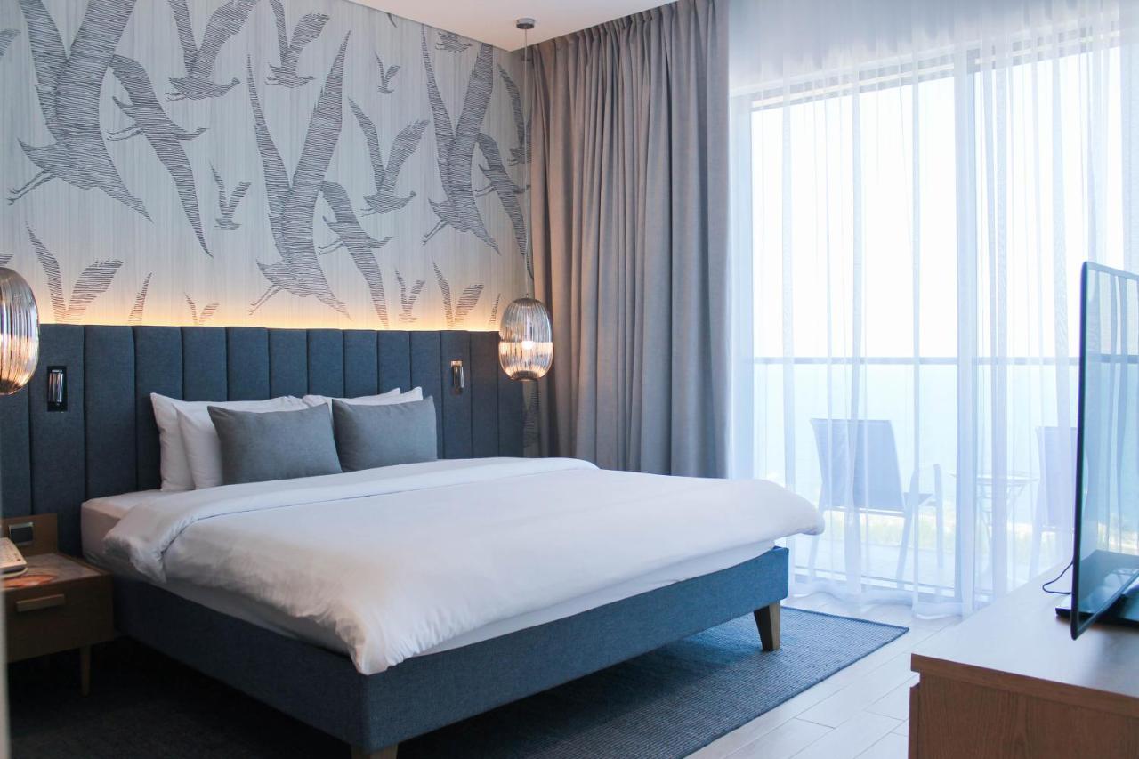 C Central Hotel And Resort The Palm Dubai Esterno foto A room at the hotel