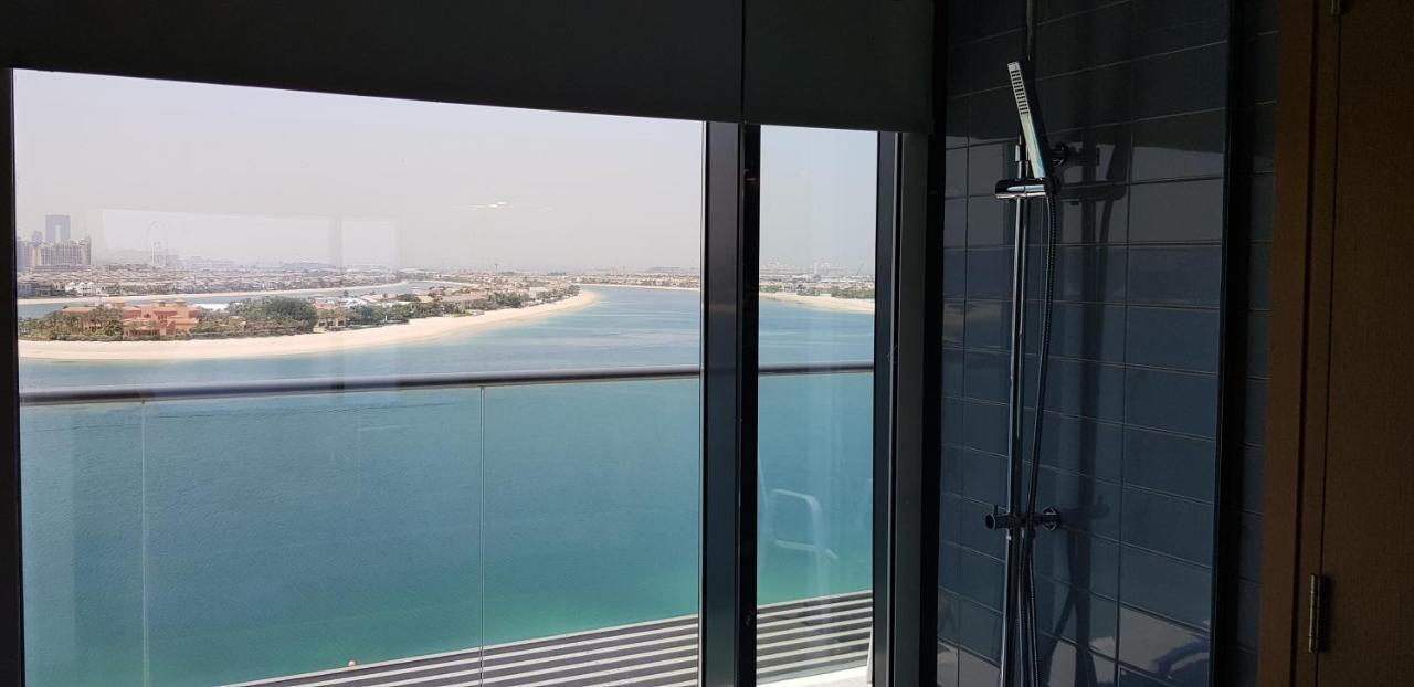 C Central Hotel And Resort The Palm Dubai Esterno foto View of Jumeirah Islands from a hotel room