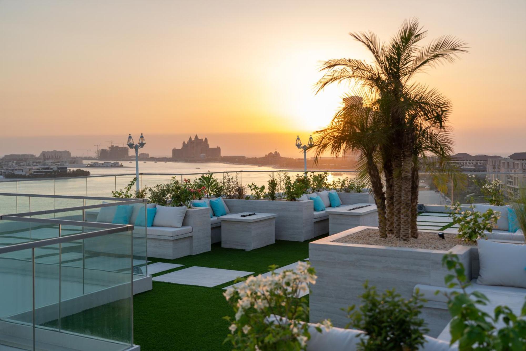 C Central Hotel And Resort The Palm Dubai Esterno foto The Sky Lounge at Jumeirah Jumeirah
