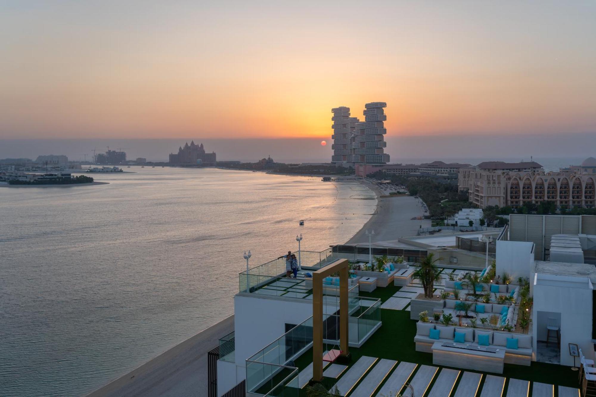 C Central Hotel And Resort The Palm Dubai Esterno foto The beach at Jumeirah Jumeirah