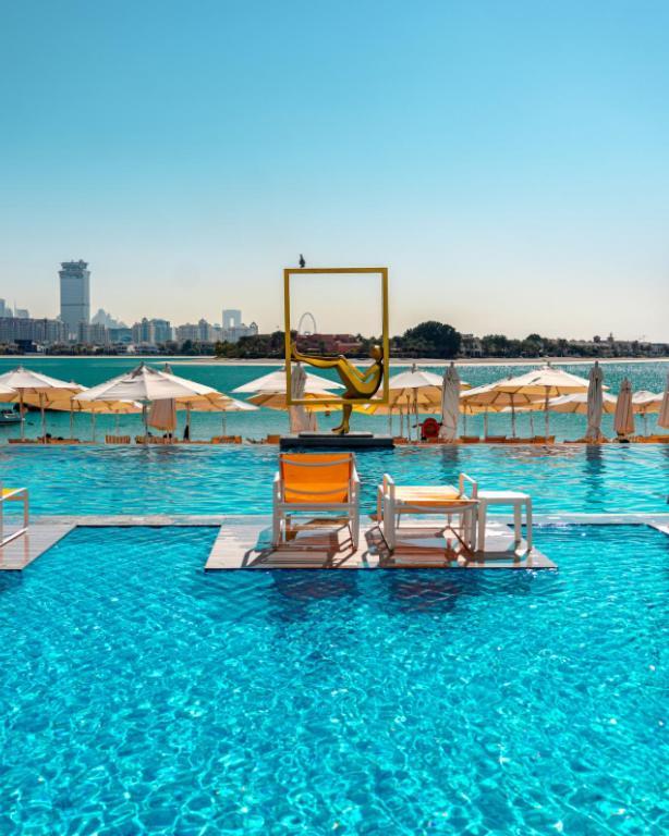 C Central Hotel And Resort The Palm Dubai Esterno foto The Cove Beach Club
