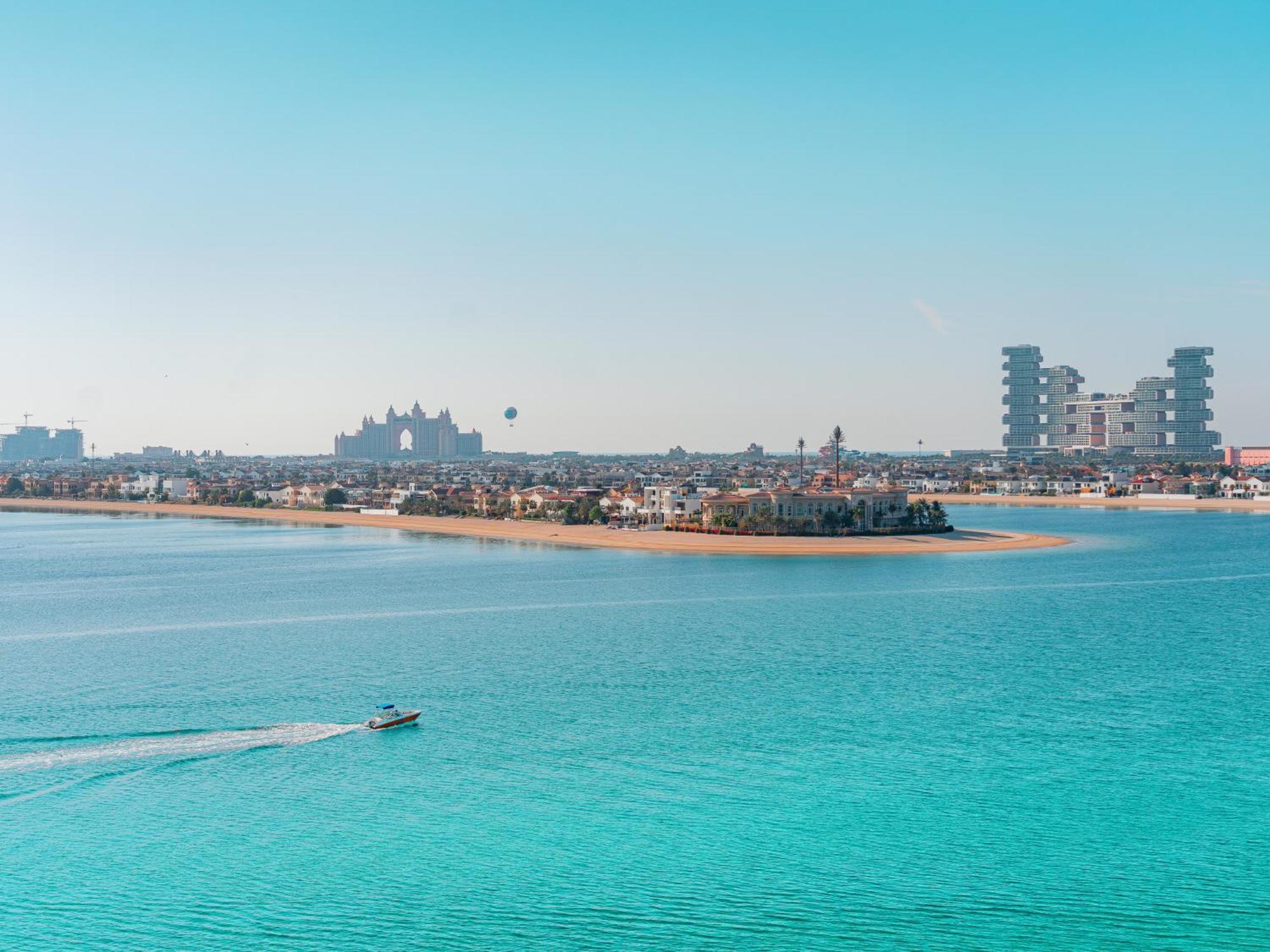 C Central Hotel And Resort The Palm Dubai Esterno foto View of the city from the sea