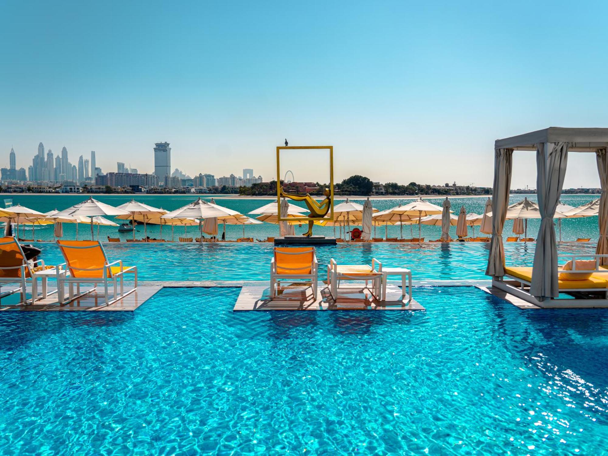 C Central Hotel And Resort The Palm Dubai Esterno foto The Cove Beach