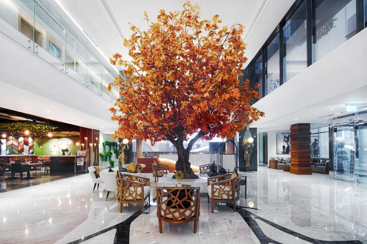C Central Hotel And Resort The Palm Dubai Esterno foto The lobby of the hotel