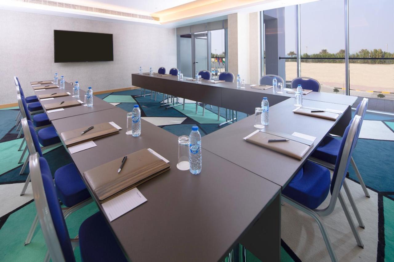 C Central Hotel And Resort The Palm Dubai Esterno foto Meeting room